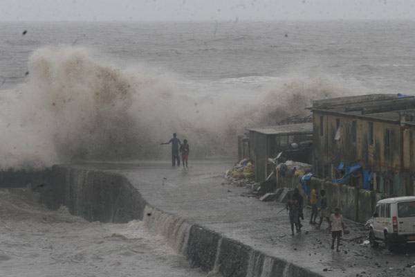 Post thumbnail of Rare high Tide Pics
